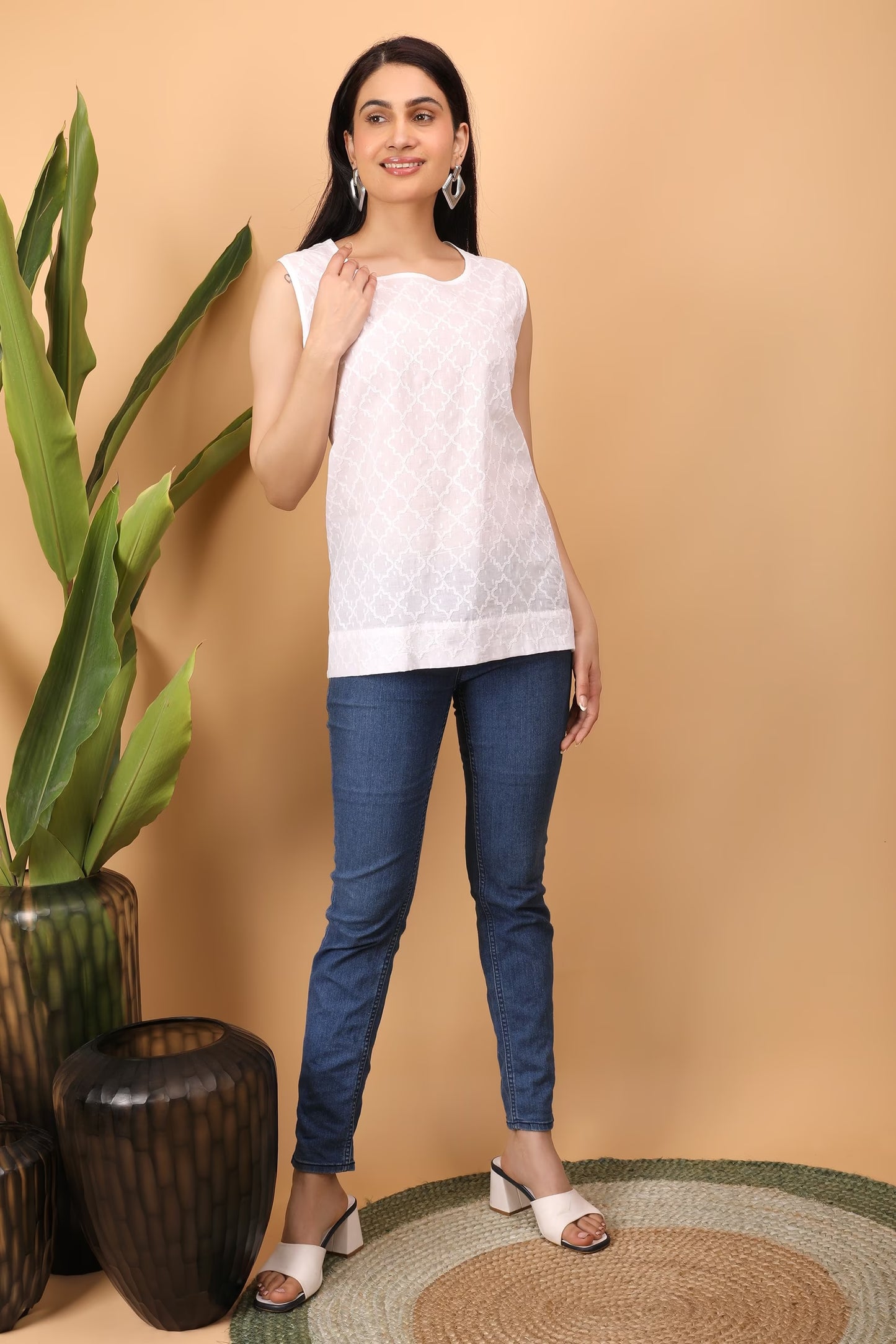 Shwet Women White Hand Embroidered Chikankari Sleeveless Top