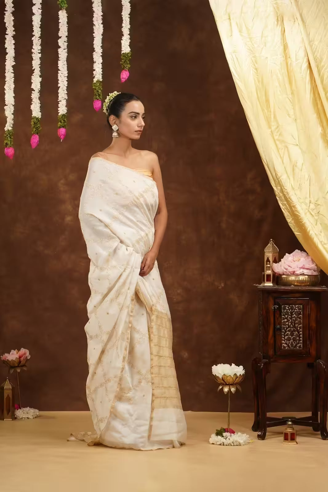 Shwet Women Hand Embroidered Chikankari Off-White Saree
