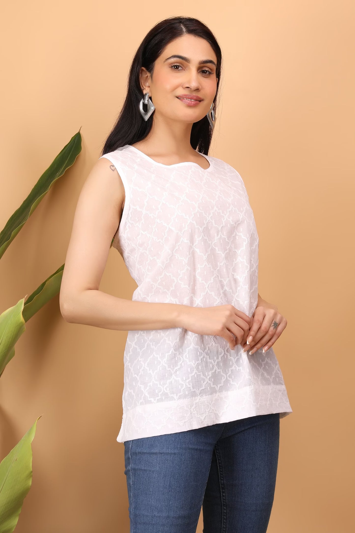 Shwet Women White Hand Embroidered Chikankari Sleeveless Top