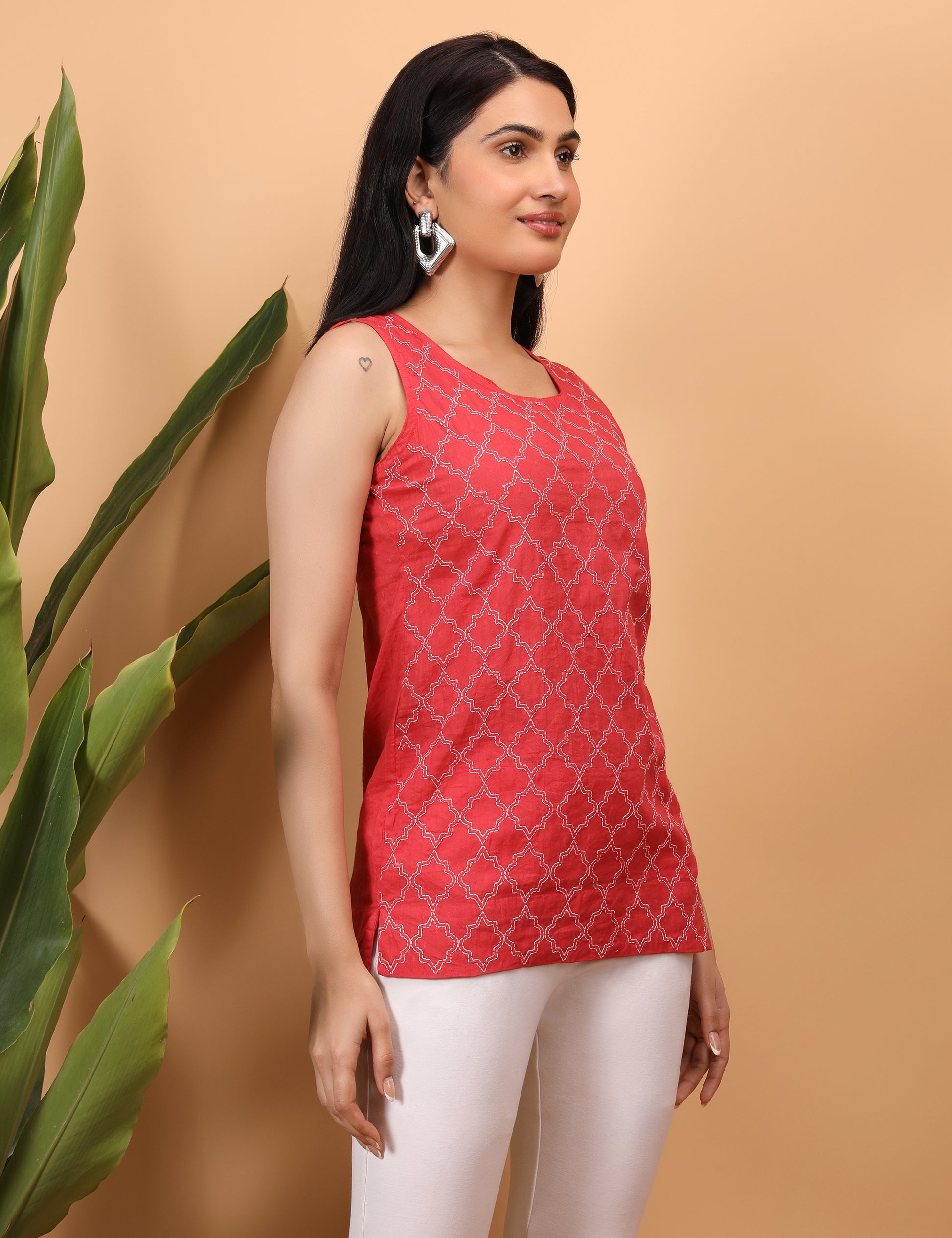 Shwet Artistry Shwet Women Red Chikankari Sleevless Top - Premium Chikankari Collection