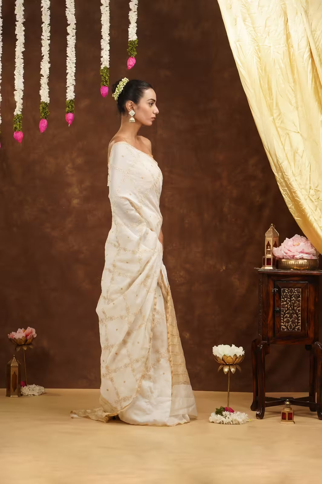 Shwet Women Hand Embroidered Chikankari Off-White Saree